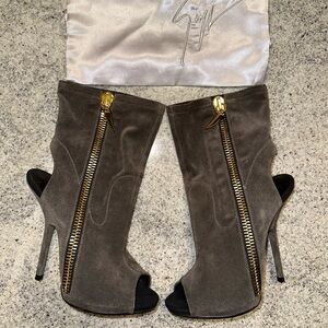 Giuseppe Zanotti Alien Gray Suede Peep-Toe  Booties with Gold Zipper size 41